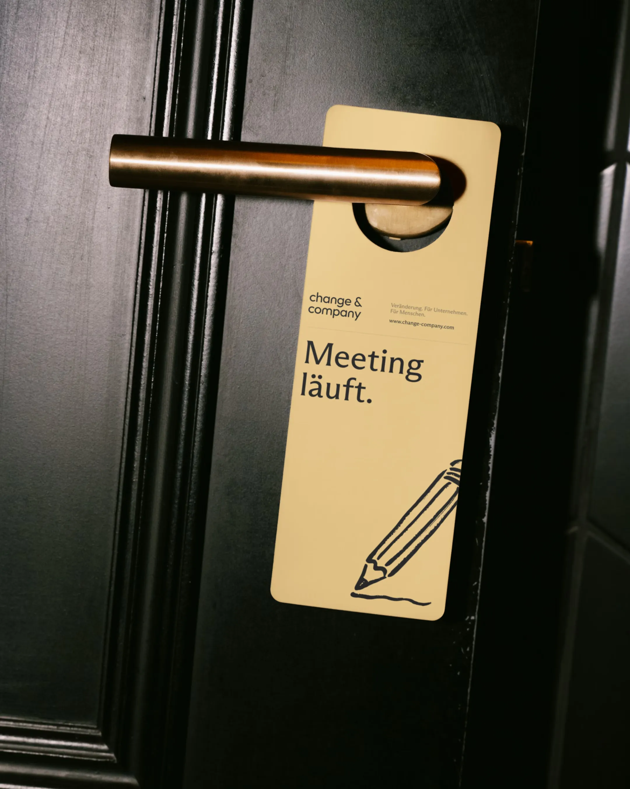 Türhänger mit Change & Company Branding